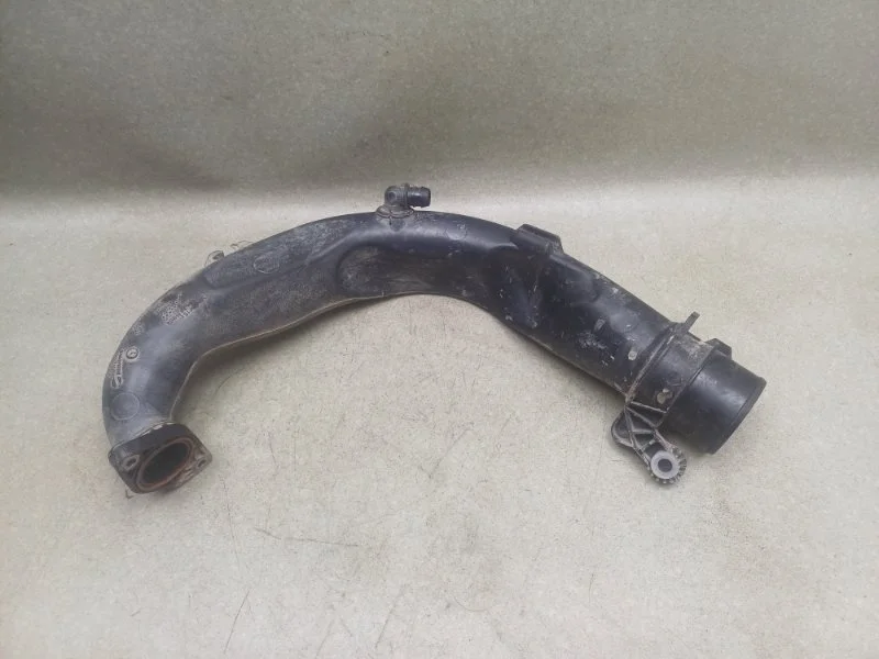 Патрубок интеркулера Renault Duster 2015 8200645723 1.5 K9KR858 ДИЗЕЛЬ