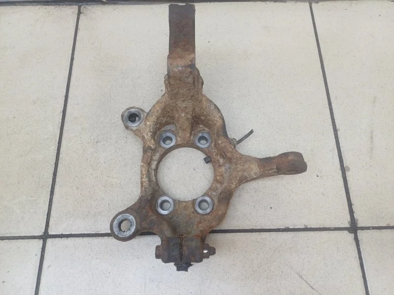 Кулак поворотный Nissan Juke 2012 400141KK0A 1.6 HR16, передний правый