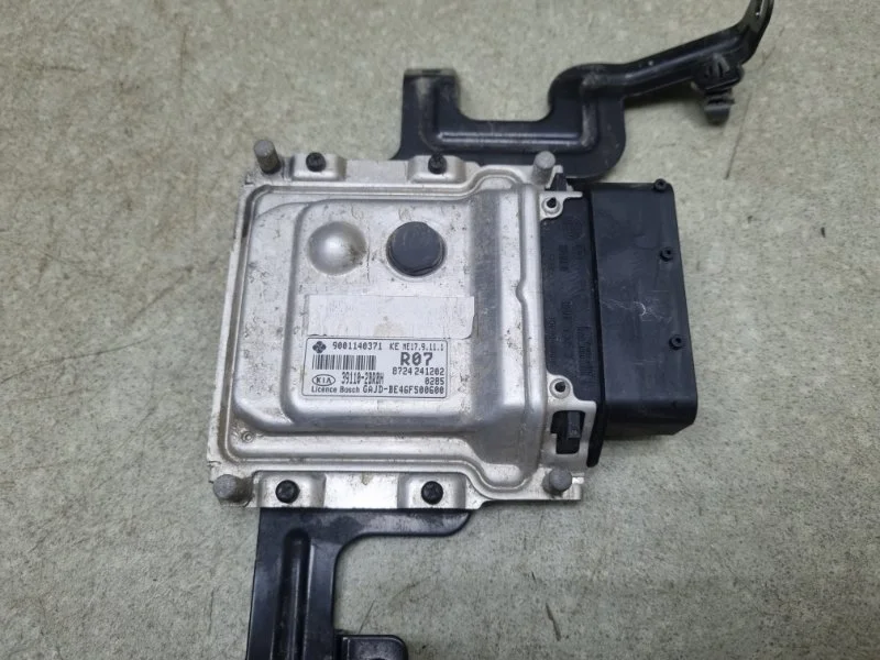 Блок управления двигателем Kia Ceed 2015 391102BRBH 2 1.6 G4FG MT