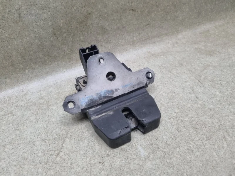 Замок багажника Ford Focus 2008 1570448 2 РЕСТ. 1.6 SIDA MT, задний