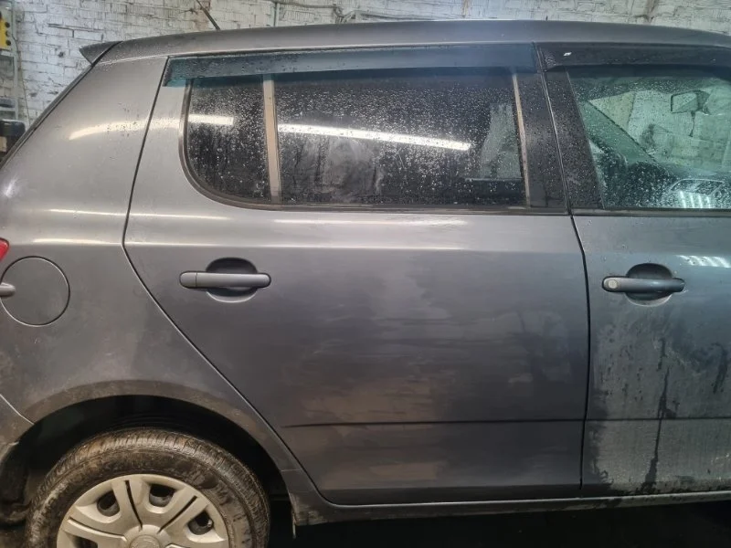 Дверь Skoda Fabia 2008 5J6833056 1.2 BZG MT, задняя правая