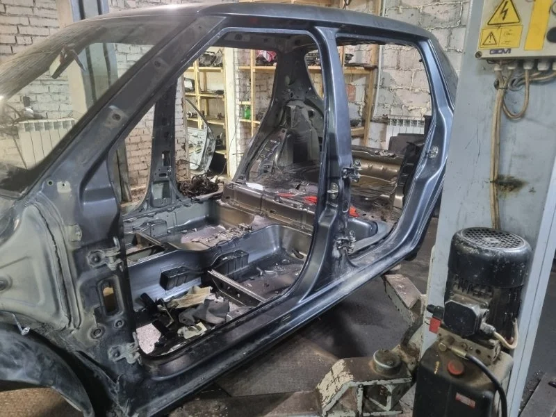 Порог со стойкой Skoda Fabia 2008 5J6809605D 1.2 BZG MT, левый