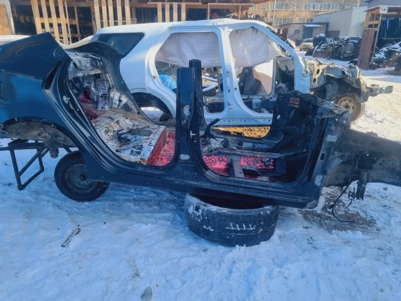 Порог со стойкой Kia Rio 2014 713224YD00 3 1.4 G4FA MT, правый