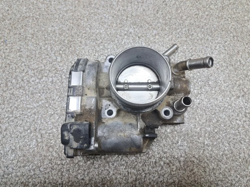 Дроссельная заслонка Kia Rio 2012 351002B150 3 1.6 G4FC MT