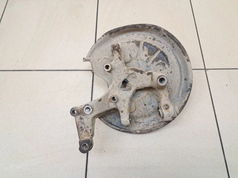 Кулак Skoda Octavia 2012 1K0505436AE A5 1.4 BUD MT, задний правый