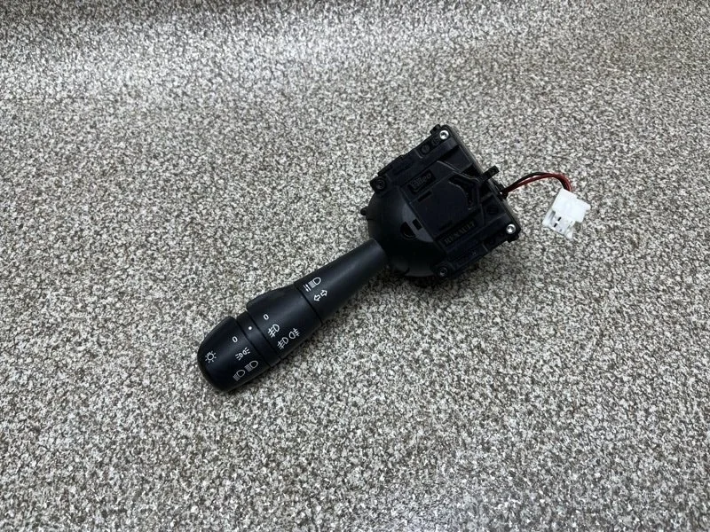 Переключатель поворотов Renault Sandero 2017 255405005R 2 1.6 K7M812