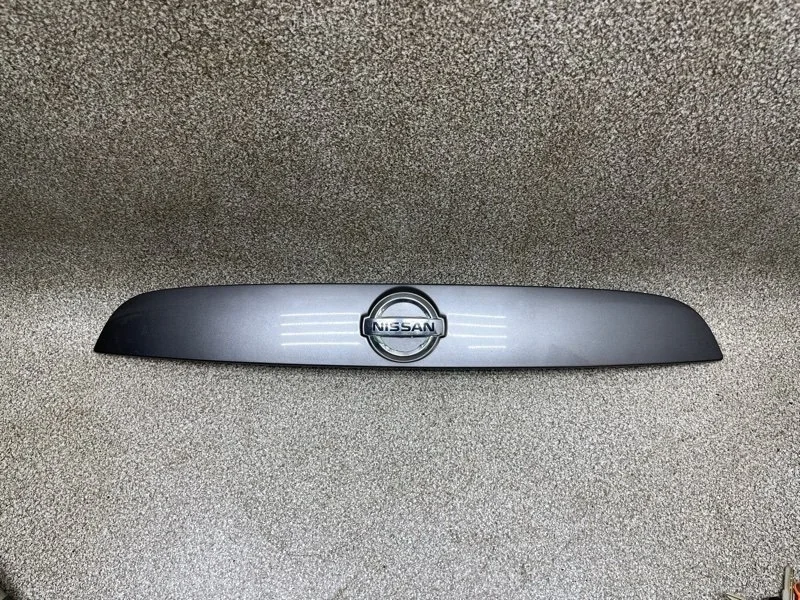 Накладка багажника Nissan Juke 2011 908121KA6H 1.6 HR16DE MT