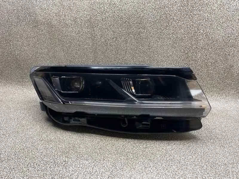 Фара Volkswagen Touareg 2018 761941774 3 3.0 DCBE, передняя правая
