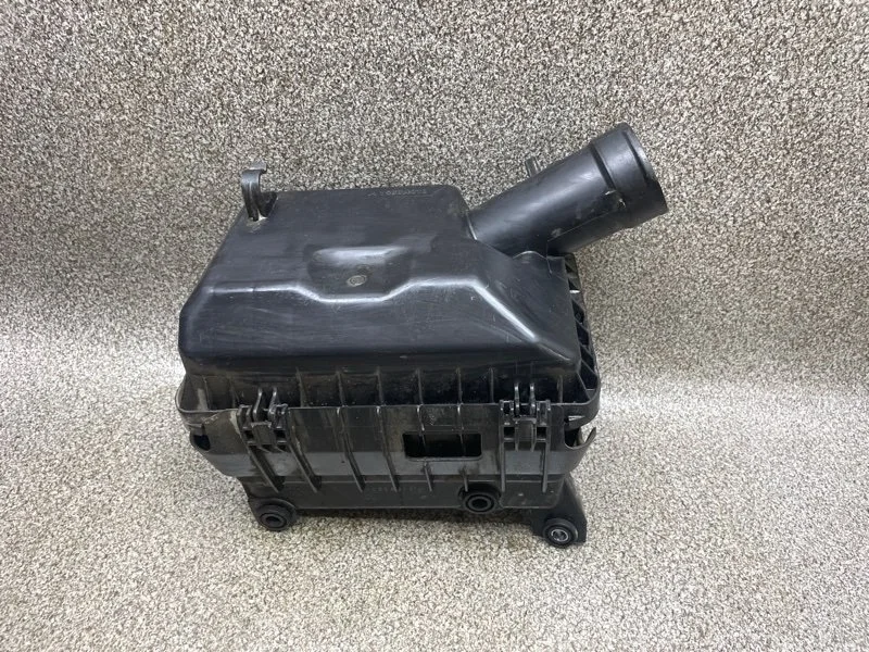 Корпус воздушного фильтра Mitsubishi Lancer 2007 1500A021 2.0 4B11 2WD AT