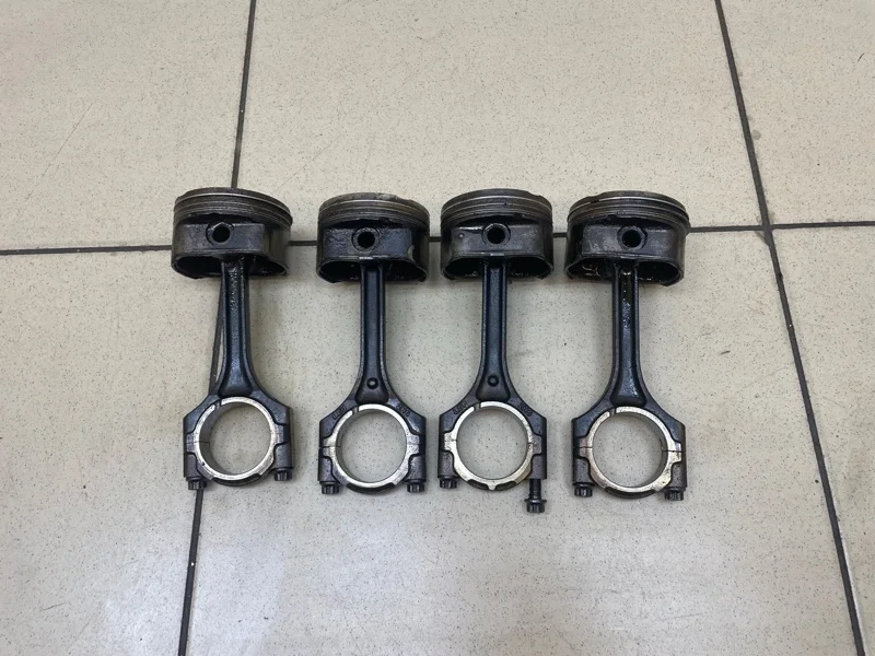 Поршень с шатуном Kia Rio 2012 230412B300 3 ХЕТЧБЕК 1.6 G4FC