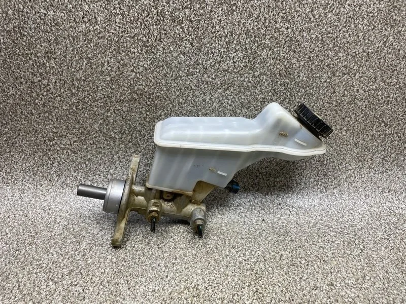 Главный тормозной цилиндр Chevrolet Cobalt 2013 94765407 1.5 B15D2 MT