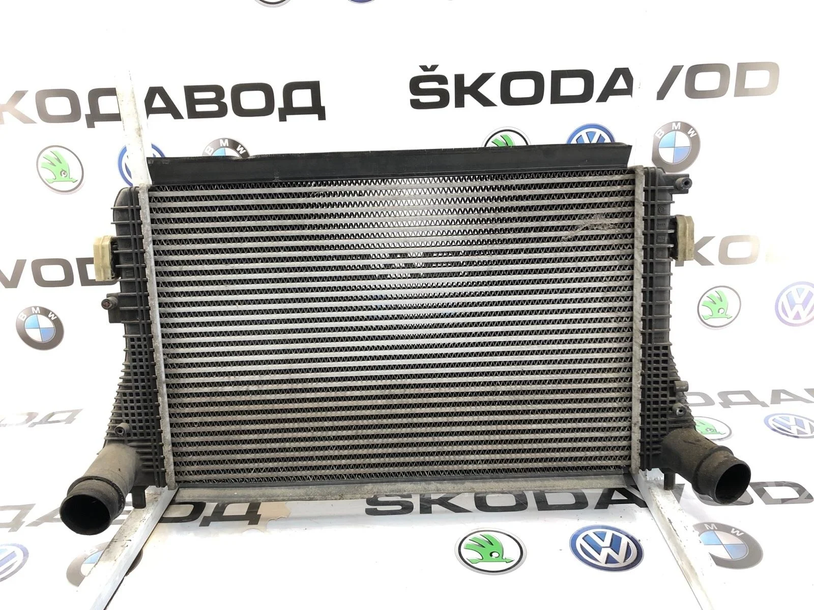 Интеркулер Volkswagen Passat 2011 3C0145805AM B7 2.0 CFFB