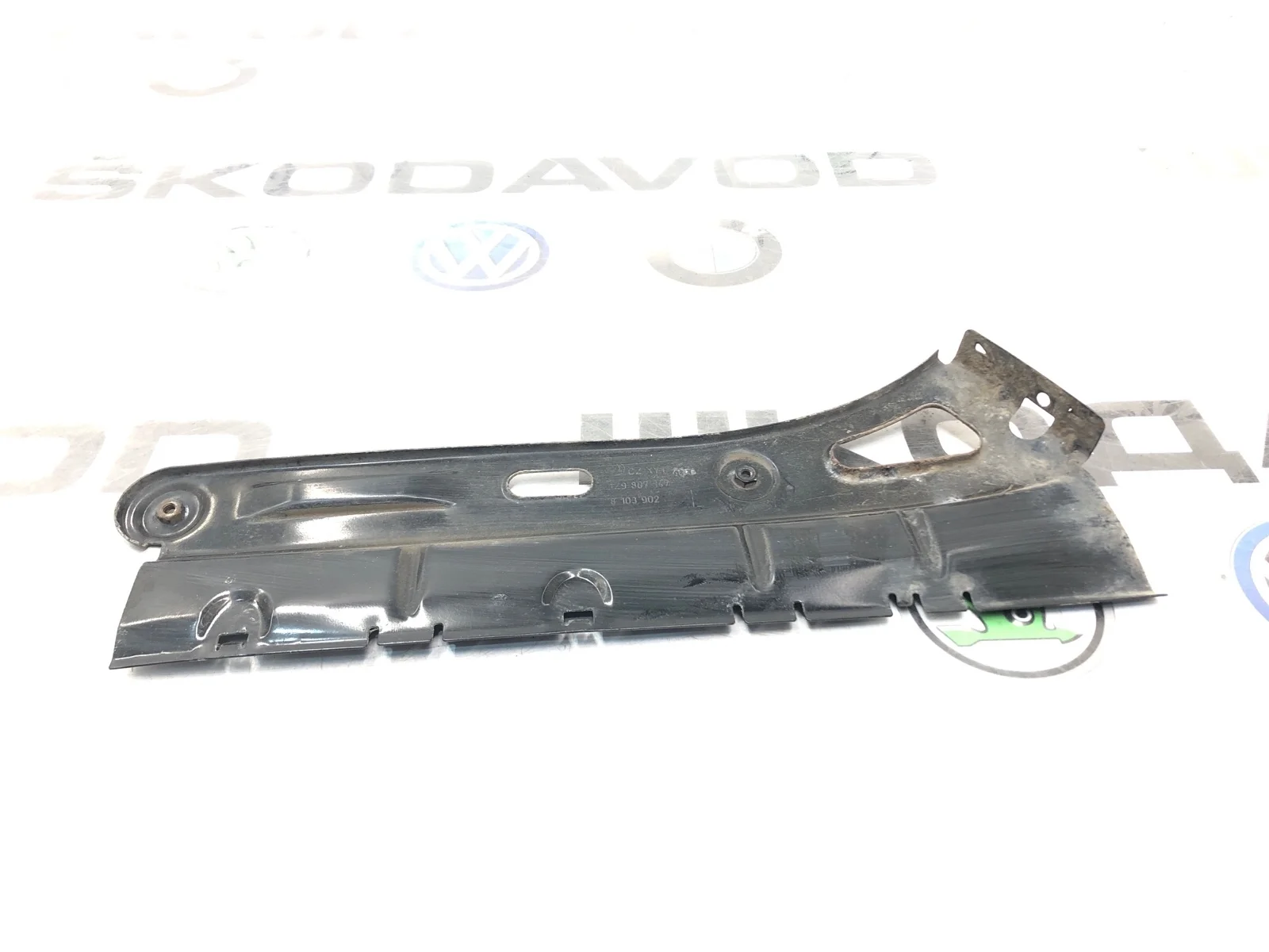 Кронштейн бампера Skoda Octavia 2011 1Z9807147 A5 (1Z) 1.4 CAXA, задний левый