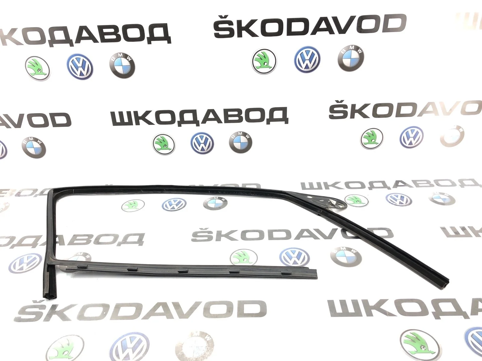 Уплотнитель стекла Skoda Octavia Rs 2012 1Z0837432B A5 (1Z) 2.0 CEGA, передний правый