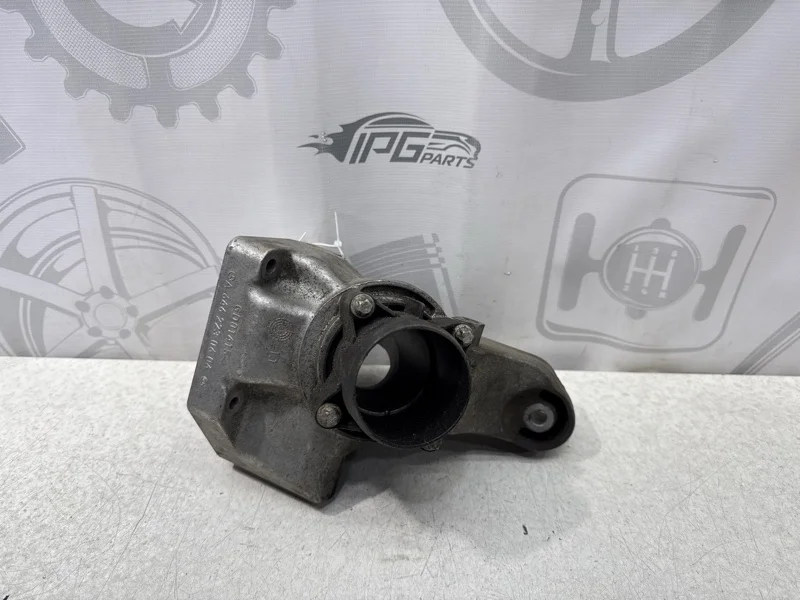 Кронштейн двигателя левый Mercedes-benz 2008 W204