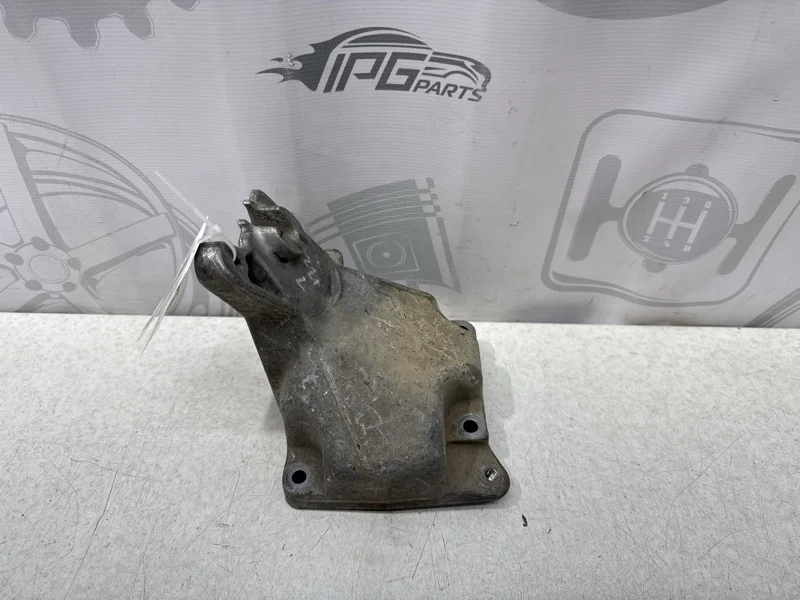 Кронштейн двигателя левый Mercedes-benz 2008 W221