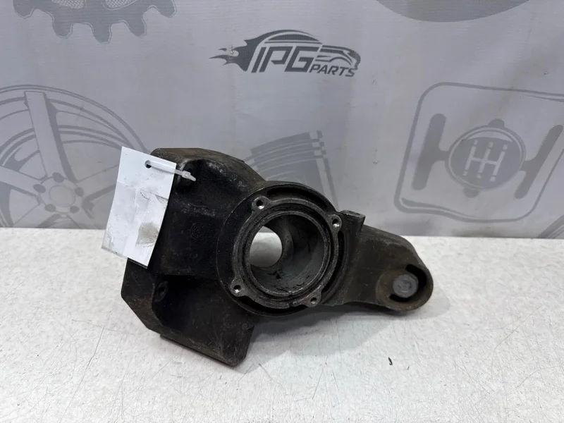 Кронштейн двигателя левый Mercedes-benz W204