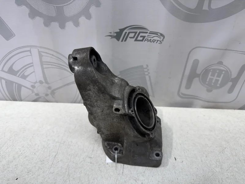 Кронштейн двигателя левый Mercedes-benz 2007 W204