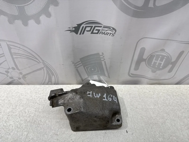 Кронштейн двигателя левый Mercedes-benz ML W164