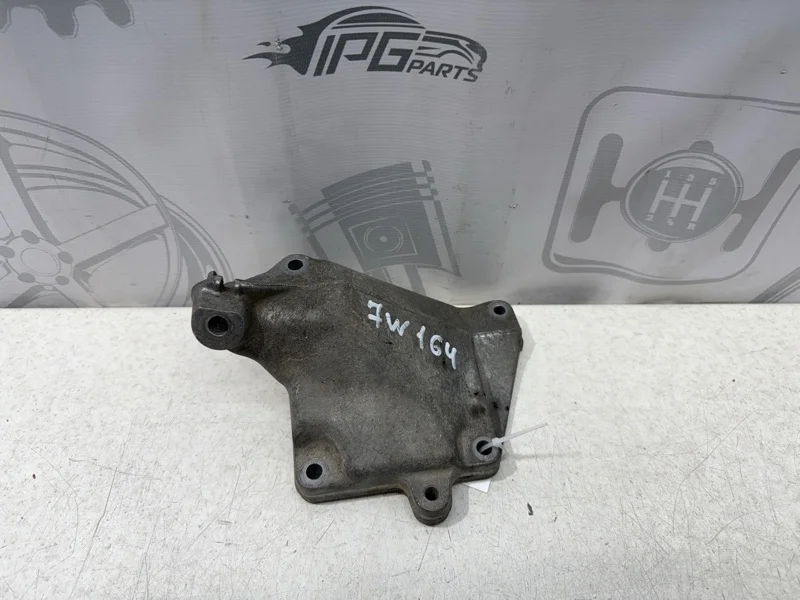 Кронштейн двигателя правый Mercedes-benz ML W164