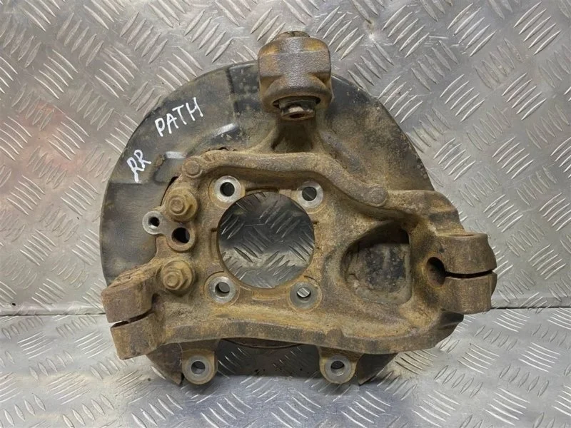 Кулак задний правый Nissan Pathfinder (R51M) 2004-2013 2010 Внедорожник