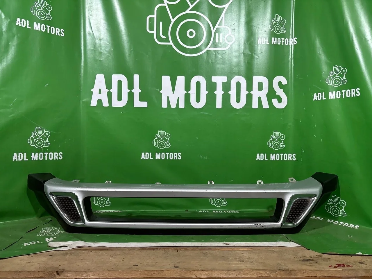 Накладка бампера Mitsubishi Outlander 3 2018-2022 6405A269 GF0W, передняя