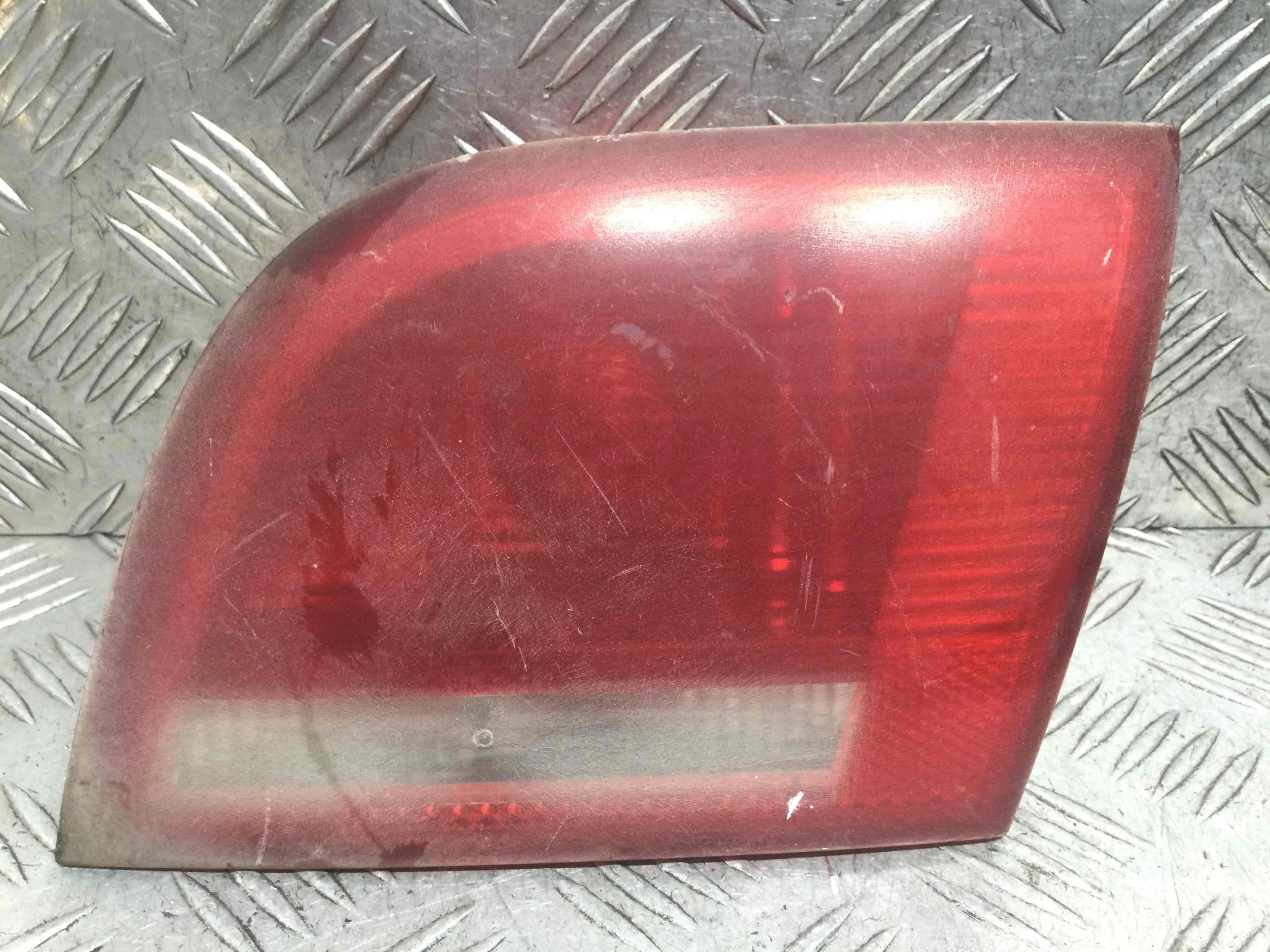 Фонарь крышки багажника правый Audi A3 8P (2003-2005) бензин 2.0 FSI Механика Х/б
