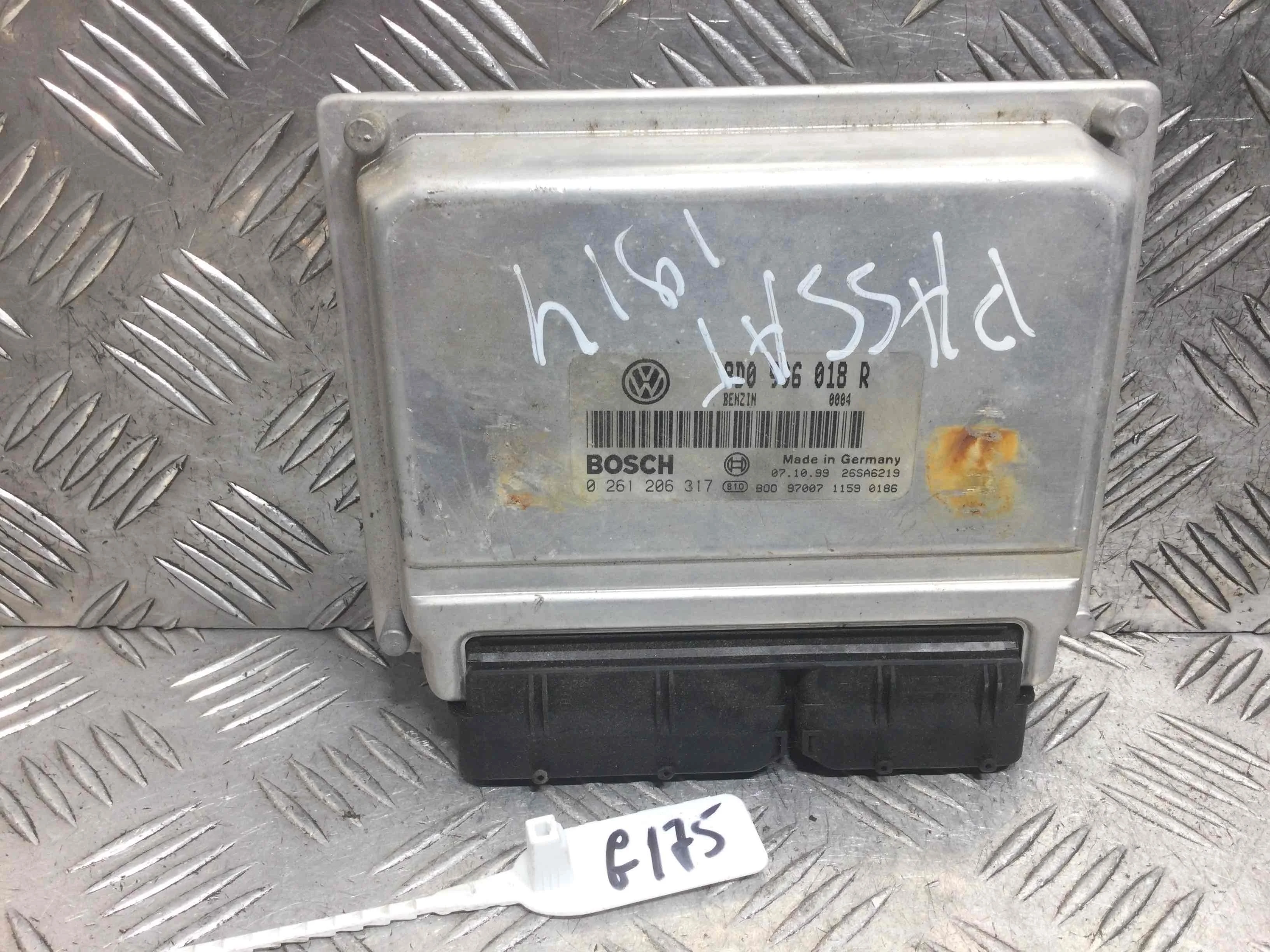 Блок управления двигателем Volkswagen Passat B5 (1996-2000) бензин 1.6 i Механика Универсал