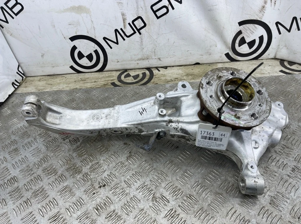 Кулак поворотный BMW X5 Competition LCI 2023 F95