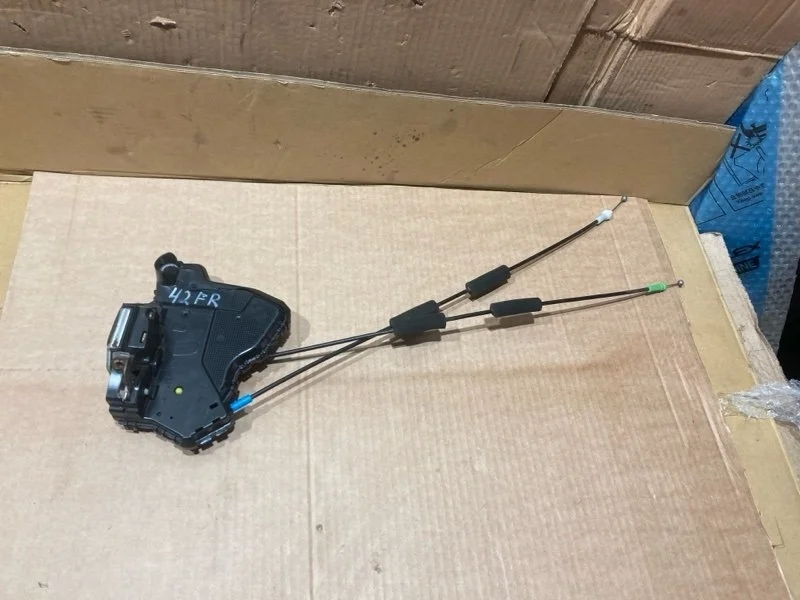 Замок двери передней правой Toyota Camry 2017 6903042221 СЕДАН 2AR-FE