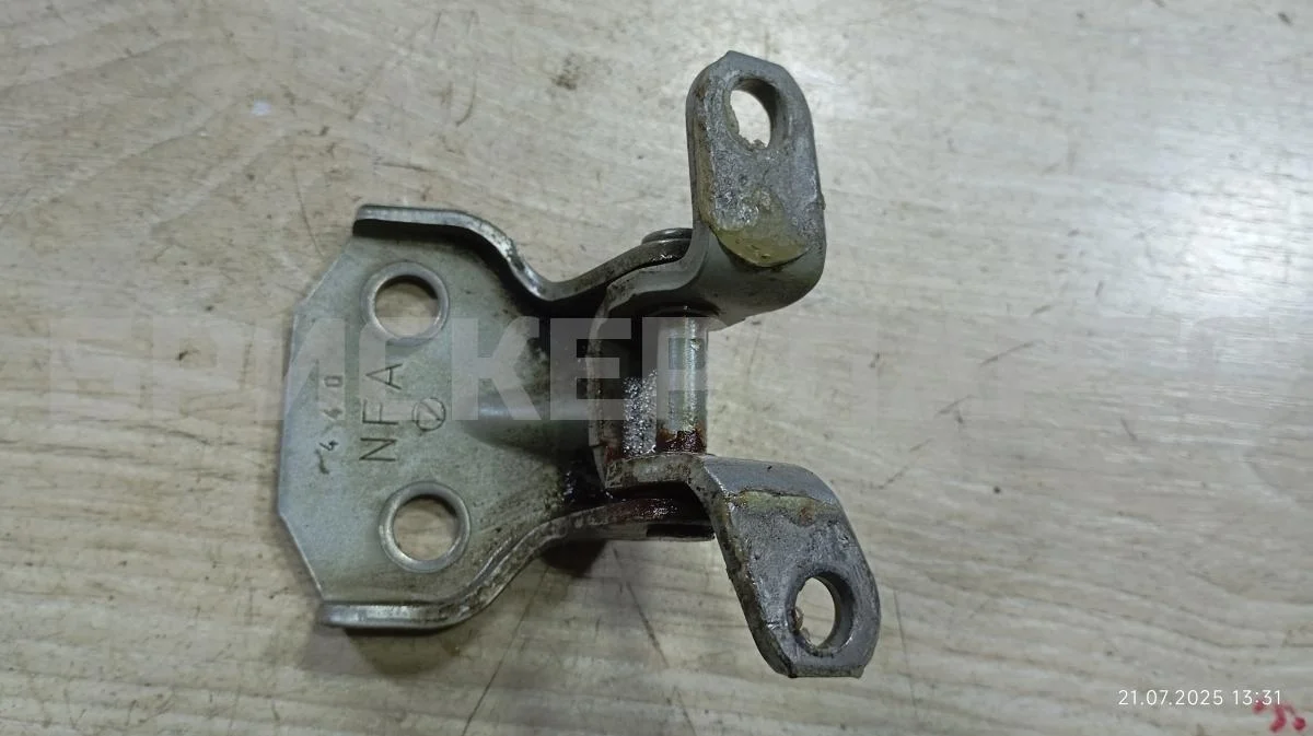 Петля двери пер левой Субару Импреза 2  (GG,GD /G11)