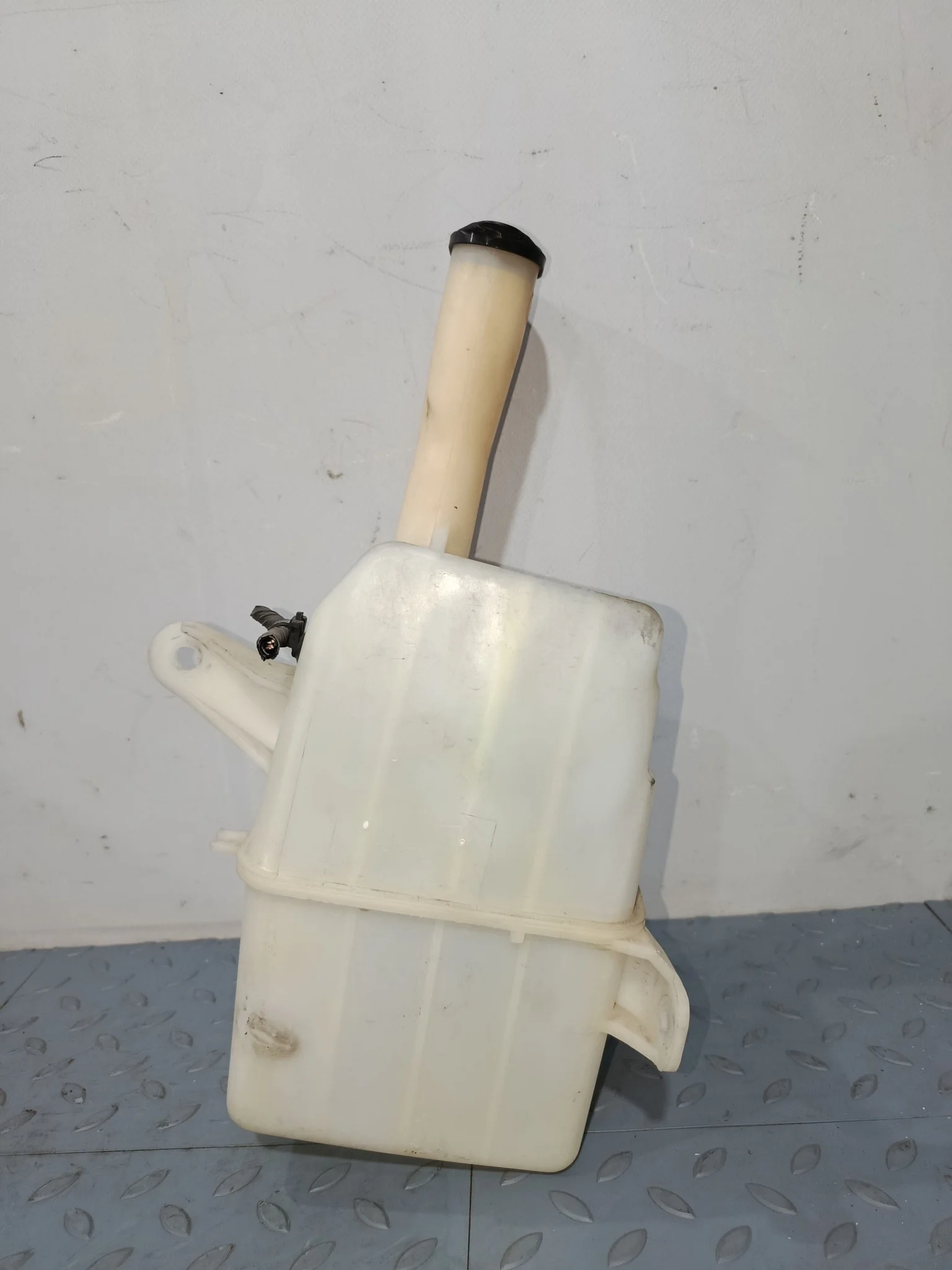 БАЧОК ОМЫВАТЕЛЯ TOYOTA ALLEX COROLLA COROLLA FIELDER COROLLA RUNX COROLLA SPACIO WILL VS ... ZZE123G ZZE124 ZZE124G ZZE127 ZZE128 ZZE129 8531512450