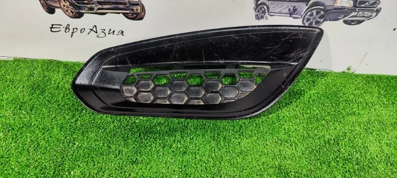 Решетка в бампер Volvo S60 31294129, передняя левая