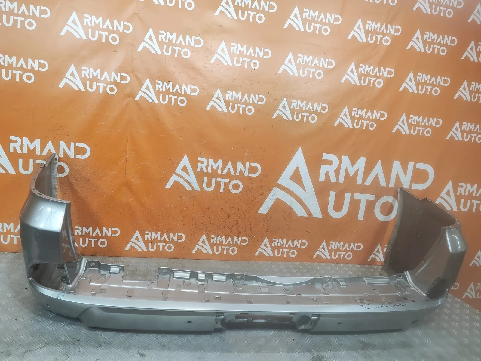 Бампер Lexus LX 2015-2023 URJ200
