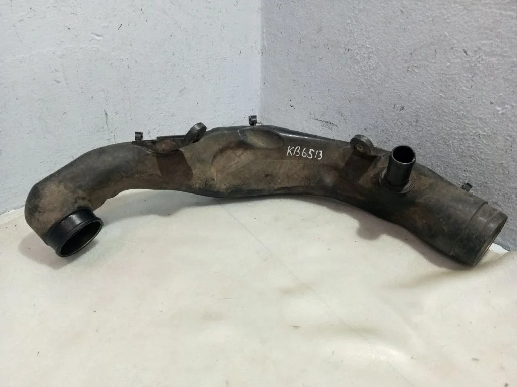 Патрубок воздушный VOLKSWAGEN GOLF 4 AXR