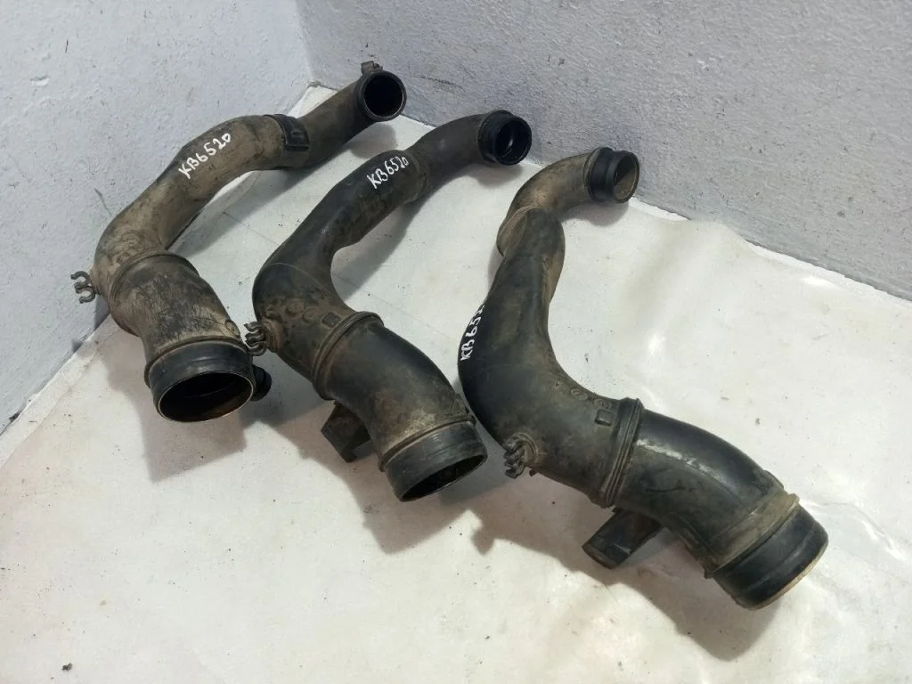 Патрубок воздушный VOLKSWAGEN GOLF 4