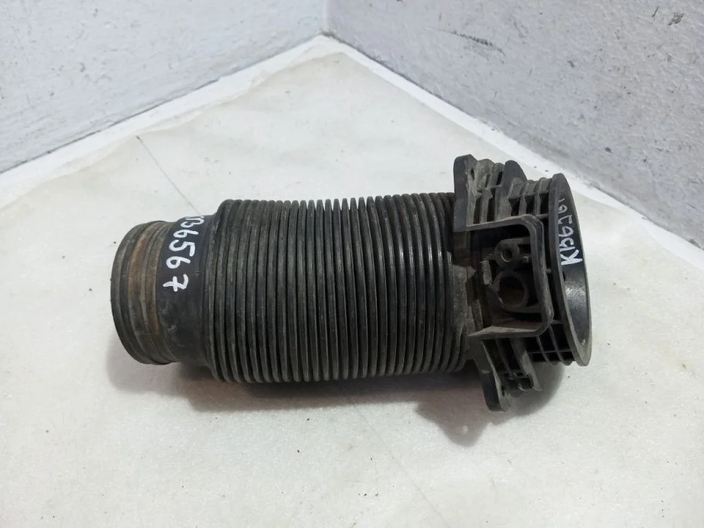 Патрубок воздушный VOLKSWAGEN GOLF 5 1.4 CAXA