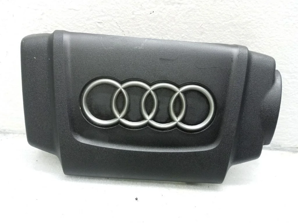 Накладка декоративная AUDI A6 C7 Двигателя