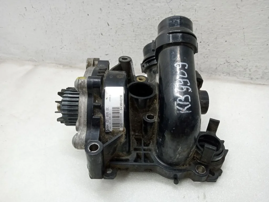 Корпус помпы AUDI A4 B8
