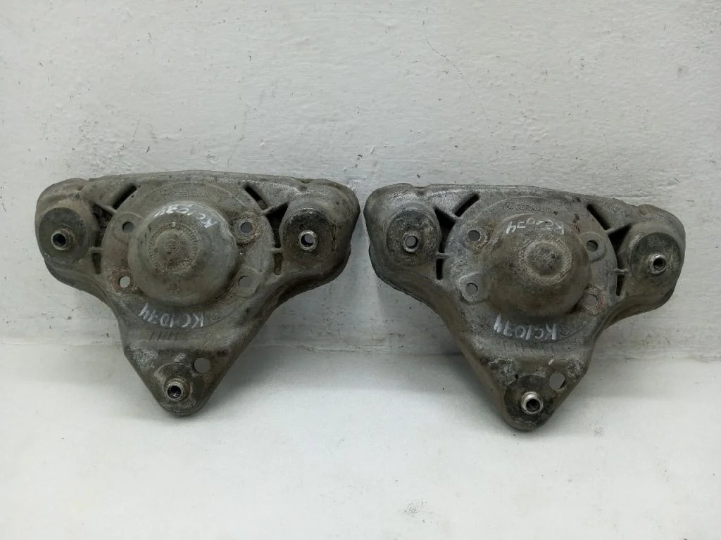 Кронштейн опорный VOLKSWAGEN PASSAT B5