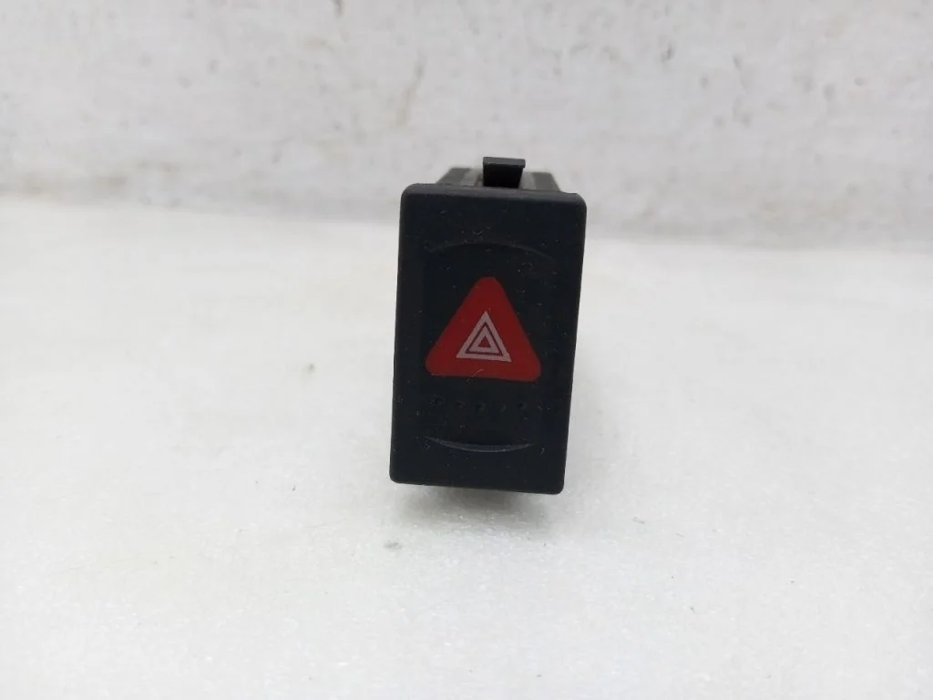Кнопка аварийной сигнализации VOLKSWAGEN PASSAT B5+