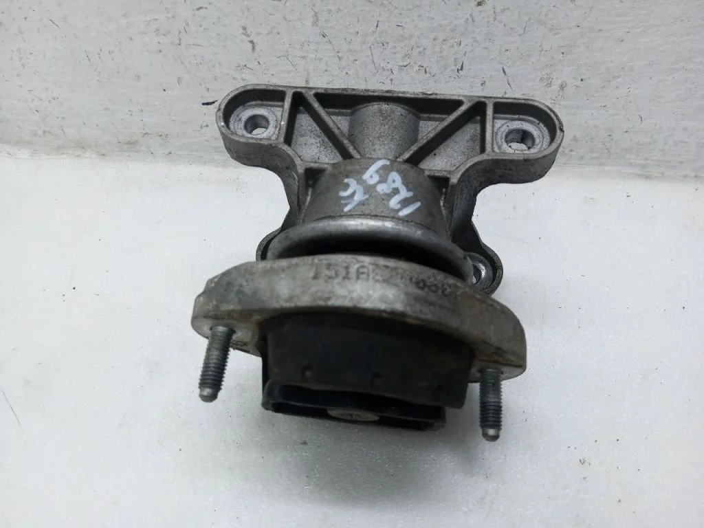 Подушка акпп AUDI A4 B7