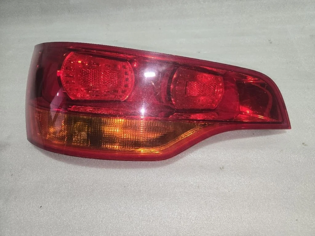 Фонарь AUDI Q7 4L Левый