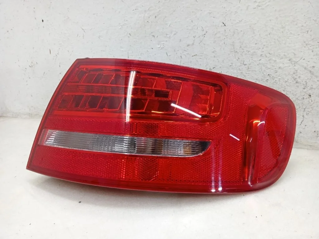 Фонарь AUDI A4 B8 Задний правый, наружний