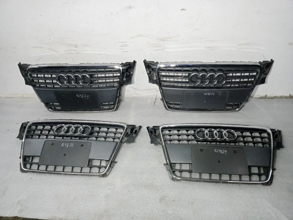 Решётка радиатора AUDI A4 B8