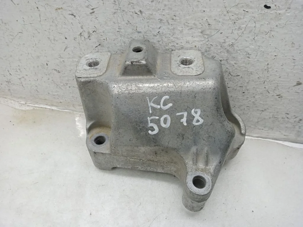 Кронштейн мкпп VOLKSWAGEN PASSAT B6