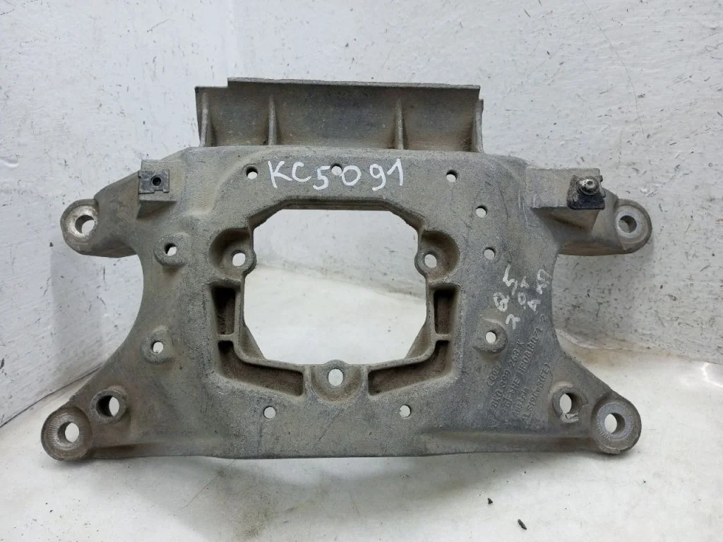 Кронштейн кпп AUDI A4 B8