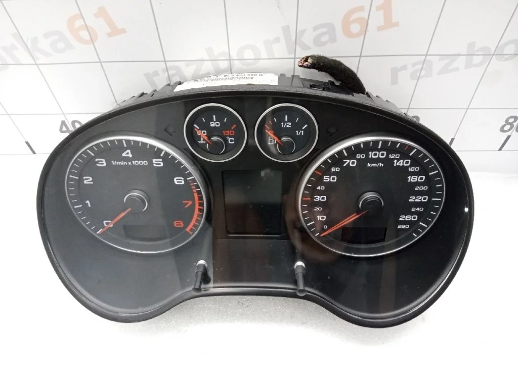 Панель приборов (спидометр) AUDI A3 8P