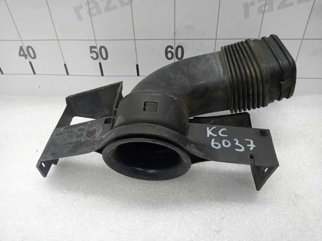 Патрубок воздушный VOLKSWAGEN JETTA 6