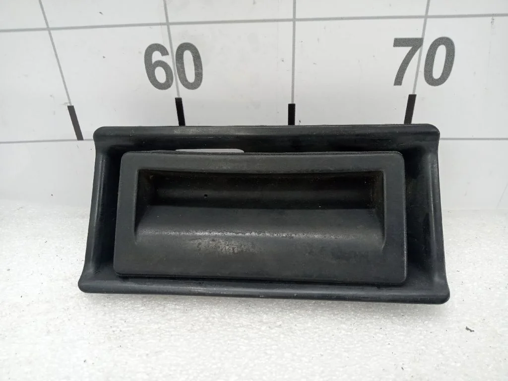Кнопка открытия багажника VOLKSWAGEN JETTA 6